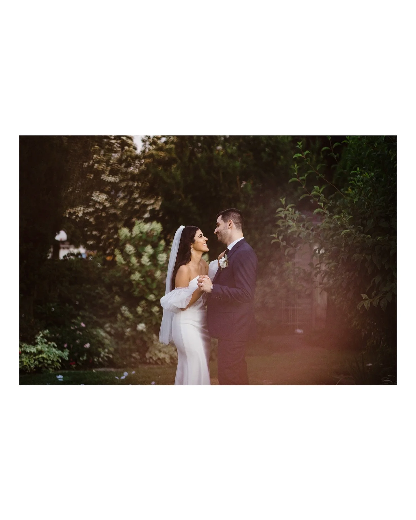 Blows my mind that this has been 4 years already 🤯HAPPY 4 TO THE BEST HUMANS ❤️❤️💕❤️❤️ 

🍾🥂
..
...
....
#vancouverengagement #elopementphottographer #vancouverweddingphotographer #vancouverphotographer #dirtybootsandmessyhair #belovedstories #wan