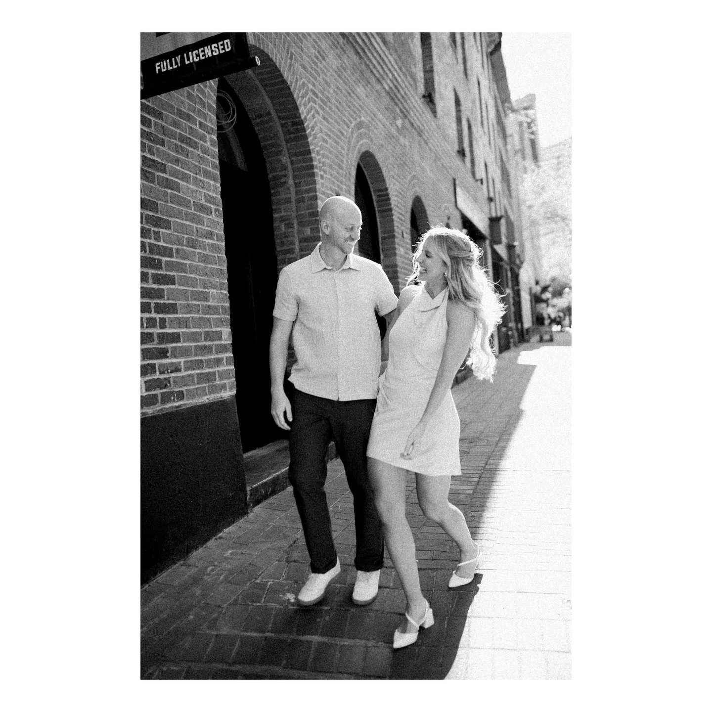 Aaaaand we&rsquo;re heading into wedding season and couldn&rsquo;t be more excited 🫶🏻🙌🏻 here&rsquo;s Michael + Leigh at our gastown engagement session ☀️..
...
....
#vancouverengagement #elopementphottographer #vancouverweddingphotographer #vanco