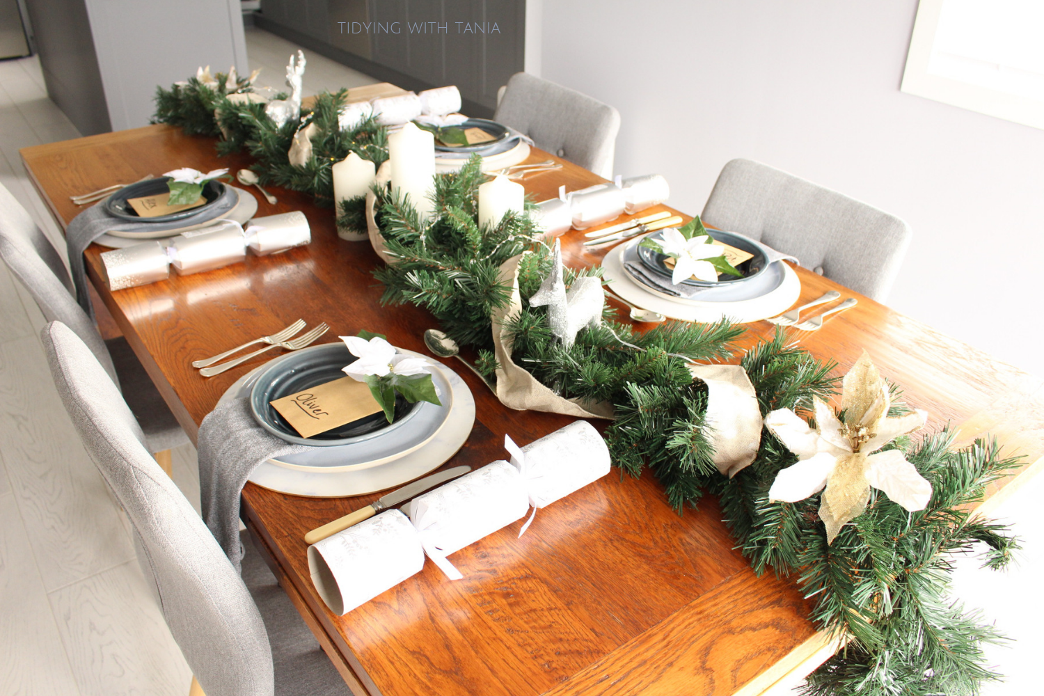 Christmas table setting .png