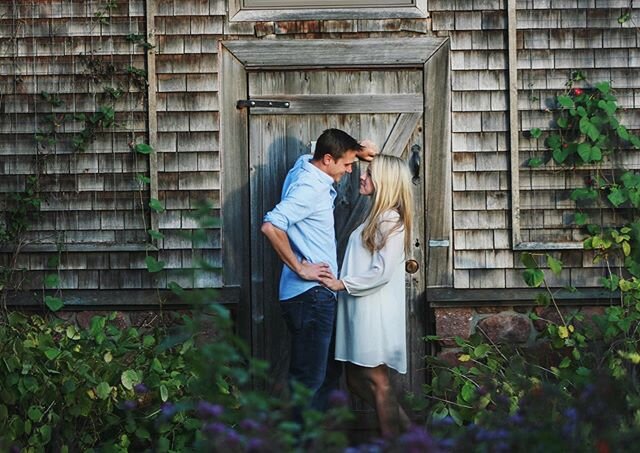 Together is a perfect place to be 💜 🌿#flashbackfriday to these lovebirds! 
Jordan &amp; Laura @lauramedley_ #engagementphotography 💍 .
.
.
#engagmentphoto #engagementphotoshoot #engagementpicture #engagementphotoshoot #lovebirds #naturephotography