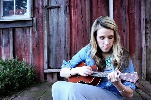 Lend me your ear &amp; I&rsquo;ll sing you a song 🎶
.
.
.
#portrait #portraitphotography #singing #music #ukelele #photographylover #photooftheday #musiclover #musician #singer #candid #candidphotography #photo #dowhatyoulove #lovewhatyoudo #singaso
