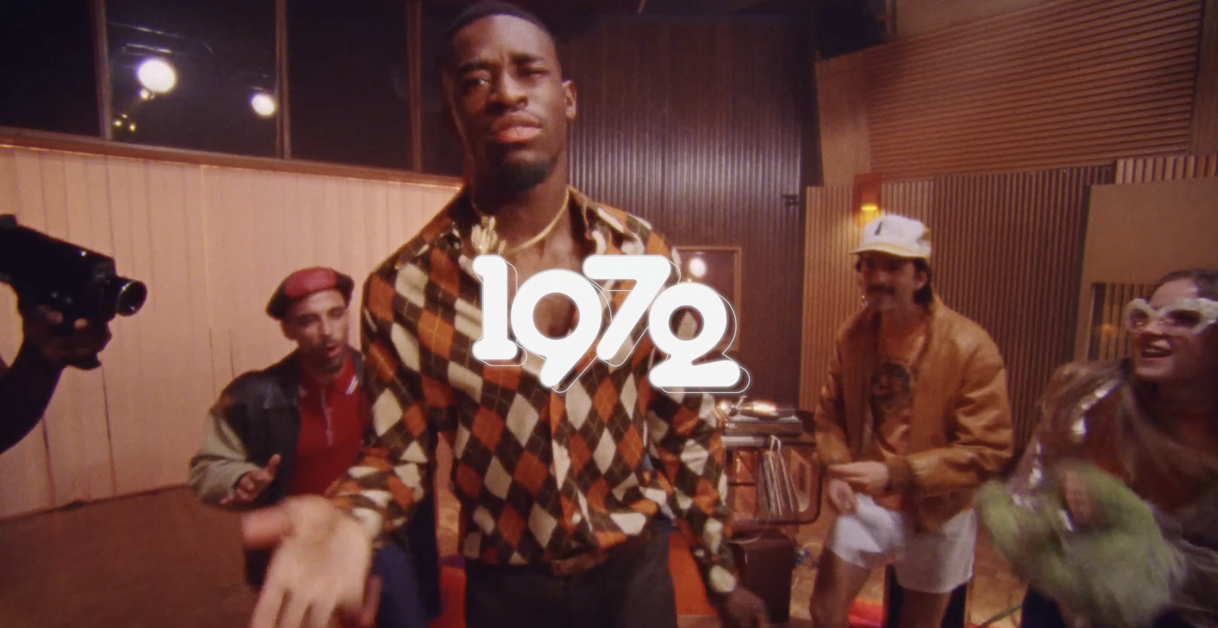  In this  Snipes x Nike campaign, we’re celebrating 50 years of Nike and hip-hop.  We teamed up with today’s hottest dance talents: dancer Fleur Zwartkruis, TikToker Akamz, and French rapper Leto, and took them on a wild ride through the last five de