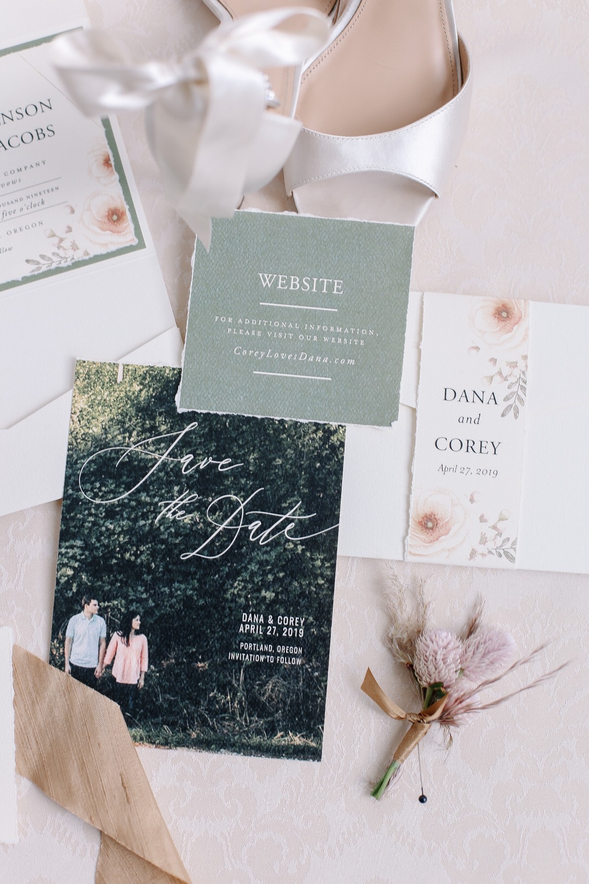 crave-design.com | spottedstills.com | Floral Textured Wedding | Custom Wedding Stationery | Wedding Invitation suite 