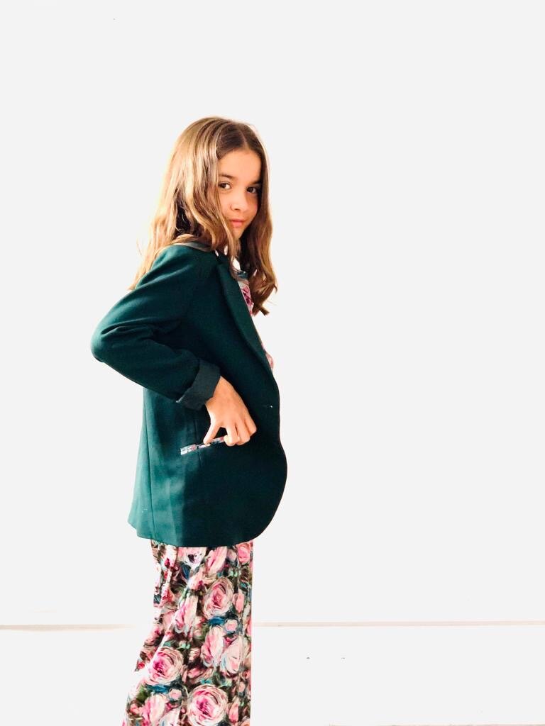 Le petit tailleur vert forêt et soie rose