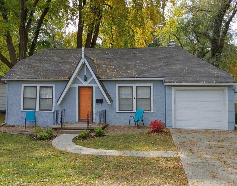 Ellie’s first Kansas City home. (Isn’t it cute?)