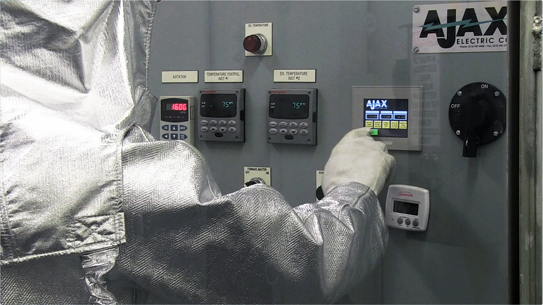 LEMC_Silver_Suit_1.jpg