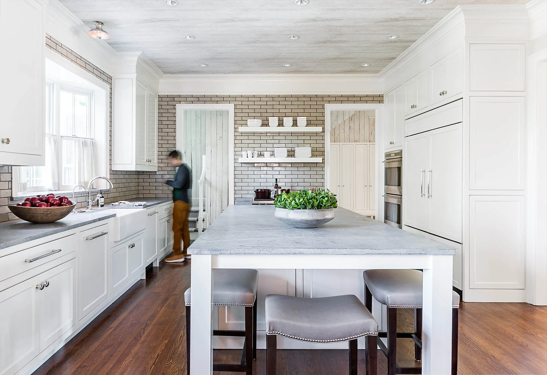 KITCHEN CHAD W APPLES LO RES GLANGER_123180b.jpg