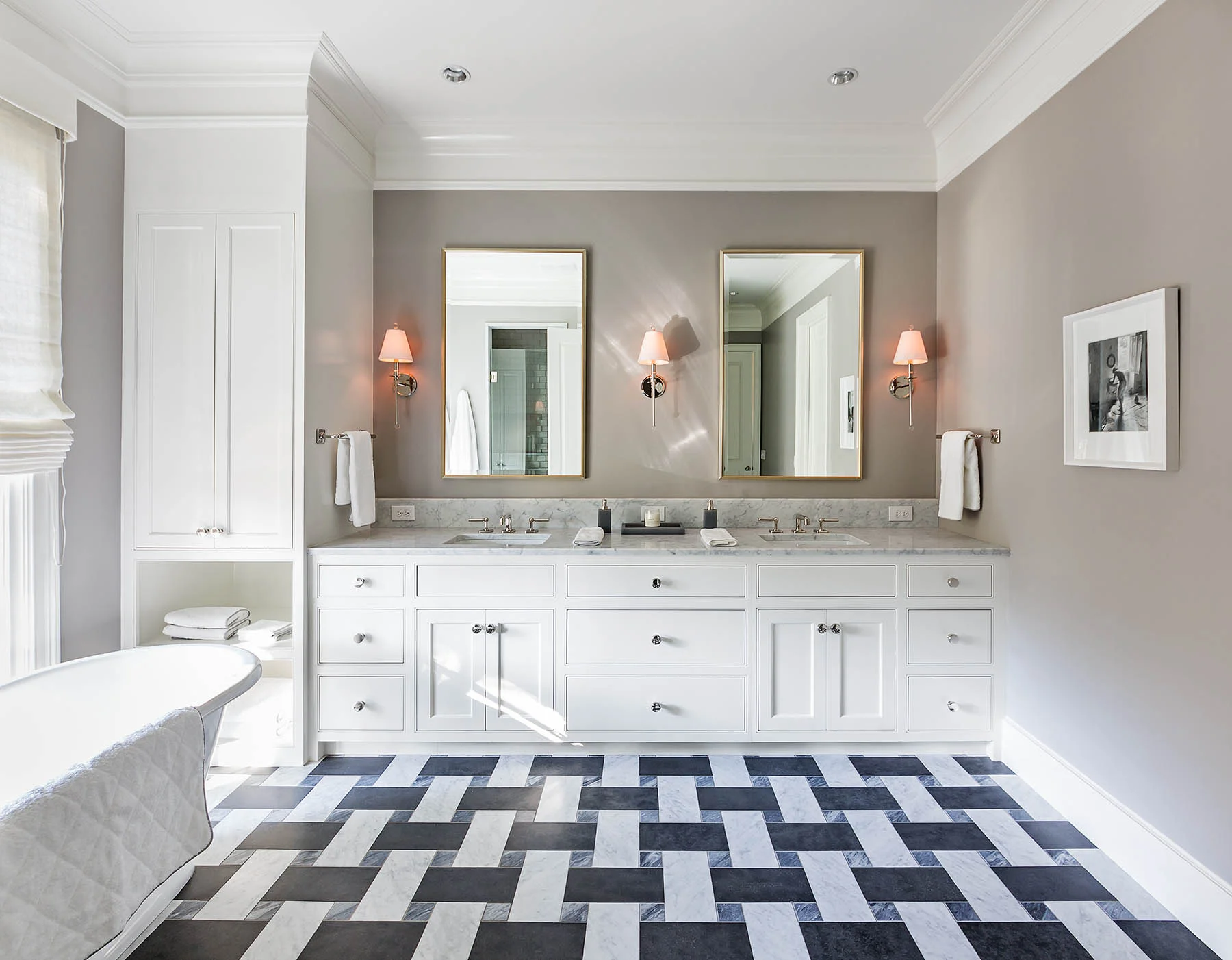 MSTR BATH VANITY LO RES GLANGER_123341.jpg