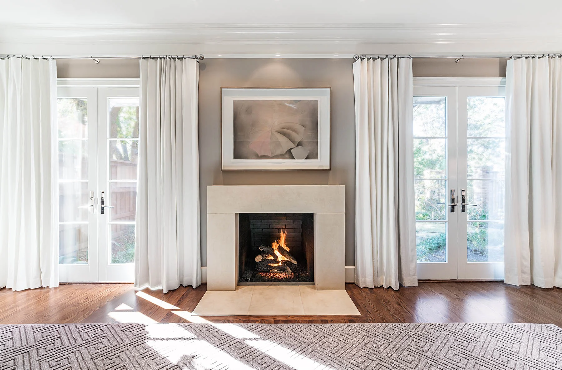 MSTR BED FIREPLACE LO RES GLANGER_123251.jpg