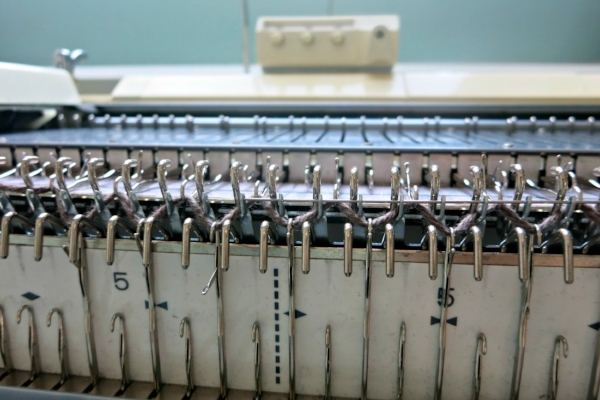 How to machine knit a 1 x 1 ribbing on Brother 260 with a ribber ...