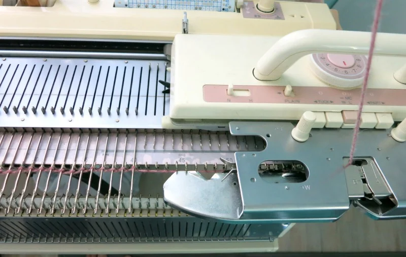 After cast on, thread the yarn to the center of the carriage.
