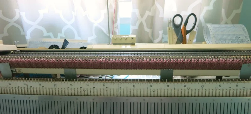 Hang cast on comb and weight.