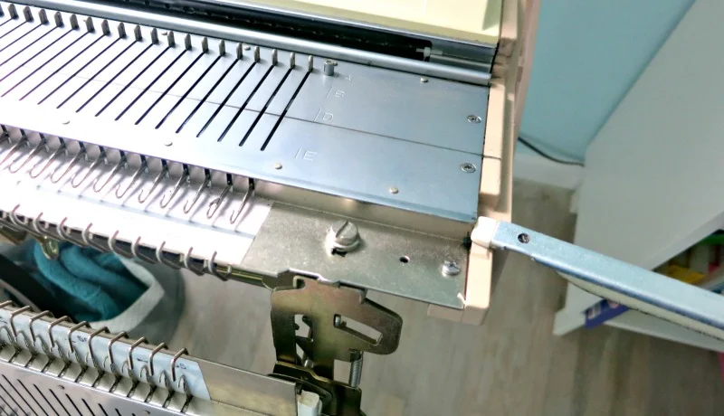 Installing a new sponge bar in a knitter.