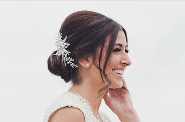 This windy 🌬 day has me dreaming of the summer ☀️ Warmth, sun, and radiant ocean front brides like this beauty!
Fun fact, we cut her angles to be perfectly custom for her bridal look 5 minutes before she left for pictures!
#jlilliehair #lilliesondune #bridalhairspecialist #bridalupdo
#westhamptonbeach #hamptonswedding #dunerd #oceanfrontwedding #beachwedding #brunetteupdo #bridalhairinspo #updoinspiration #bridalhairstylist #hamptonsbridalhair #hamptonshairstylist #longislandhairstylist #longislandbridalhairstylist #nycbridalhair #oceanbleu