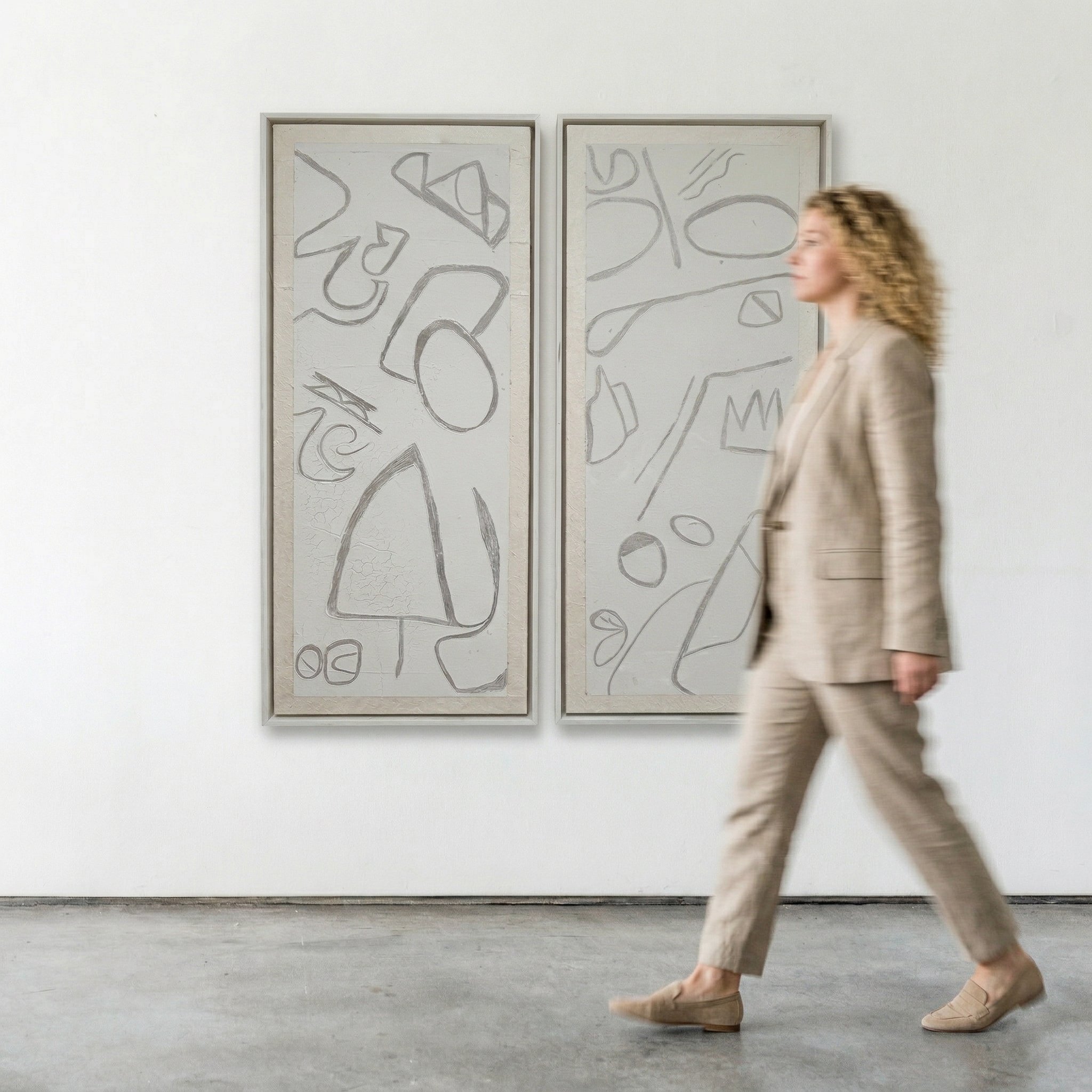 la scrito sur la perla with model.jpg (Copy)