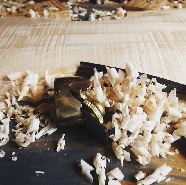 Making Shavings!
.
.
.
.
#viola #maple #lutherie #plane #thumbplane #gouge #oldtools #handmade #violin #fiddle #music
TheCorryBoys.com