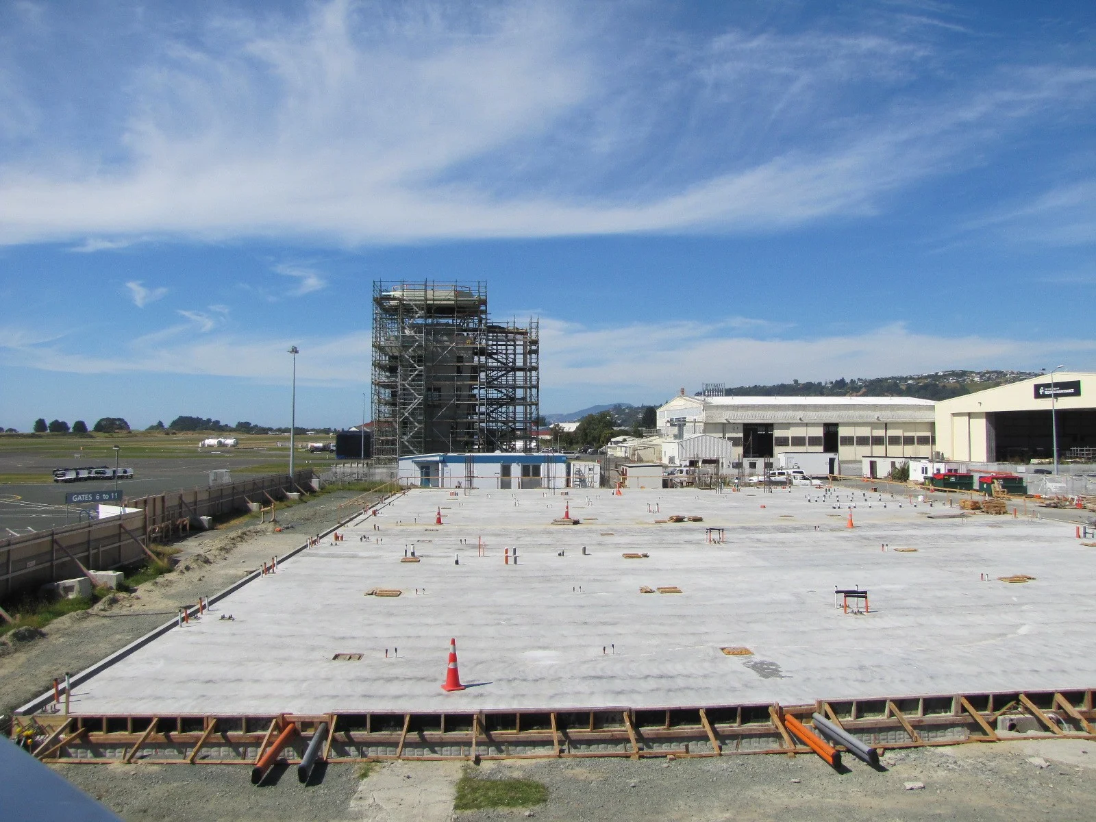 December 4th : View from the current airport viewing deck. 