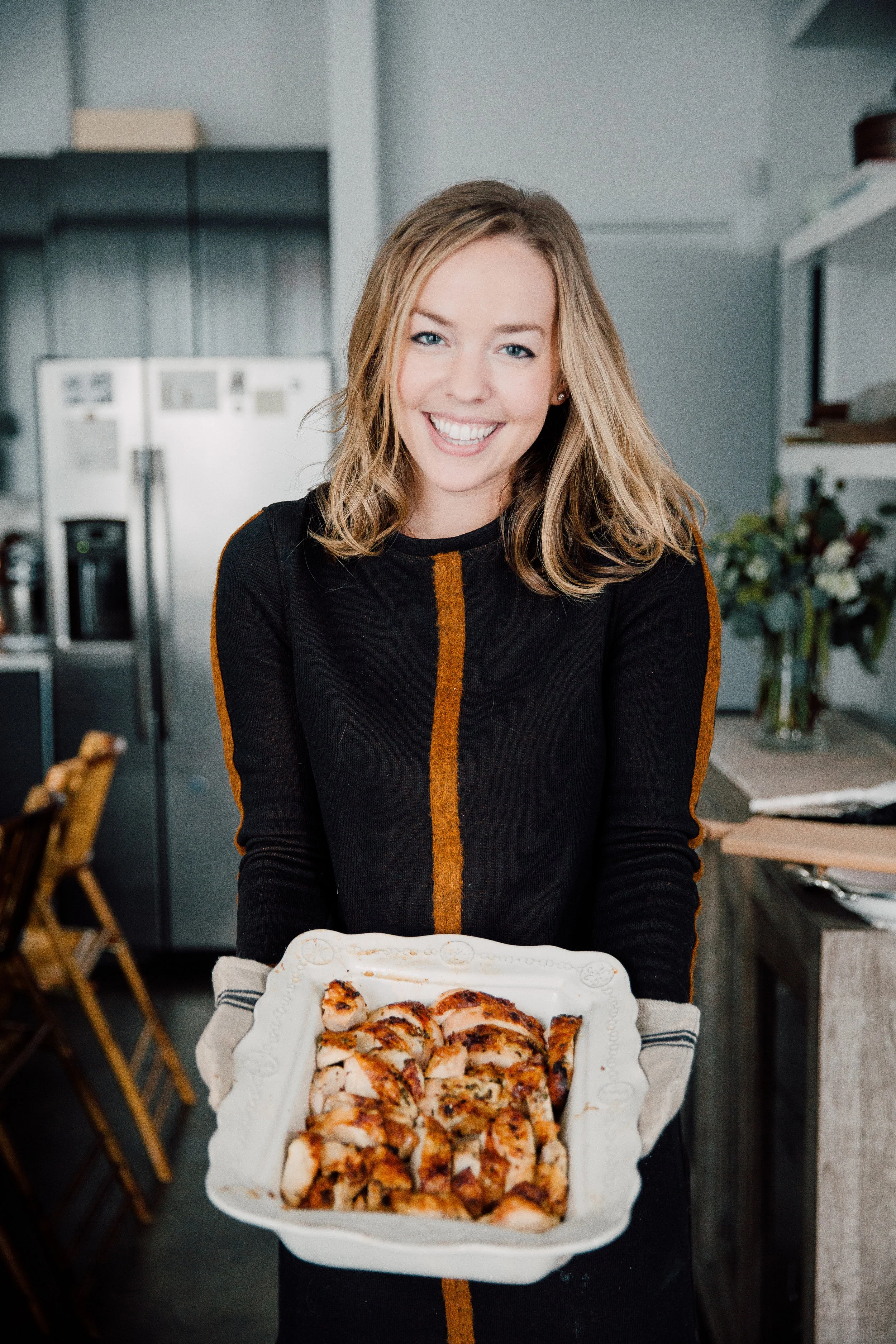 Good Feeds Good: How to Host a Memorable + Meaningful Friendsgiving