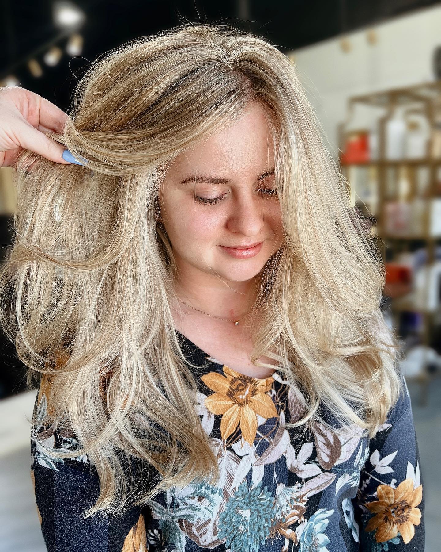 The hair ~before~ the hair 👰&zwj;♀️
Stylist: Niki

#hair #blonde #blondehair #hairsalon #hairstylist #hairinspiration #blowout #lknhair #clthair