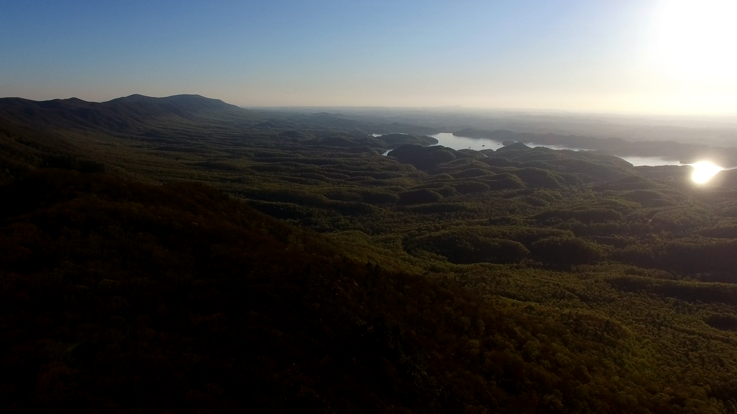 hero_title_lake_01.png
