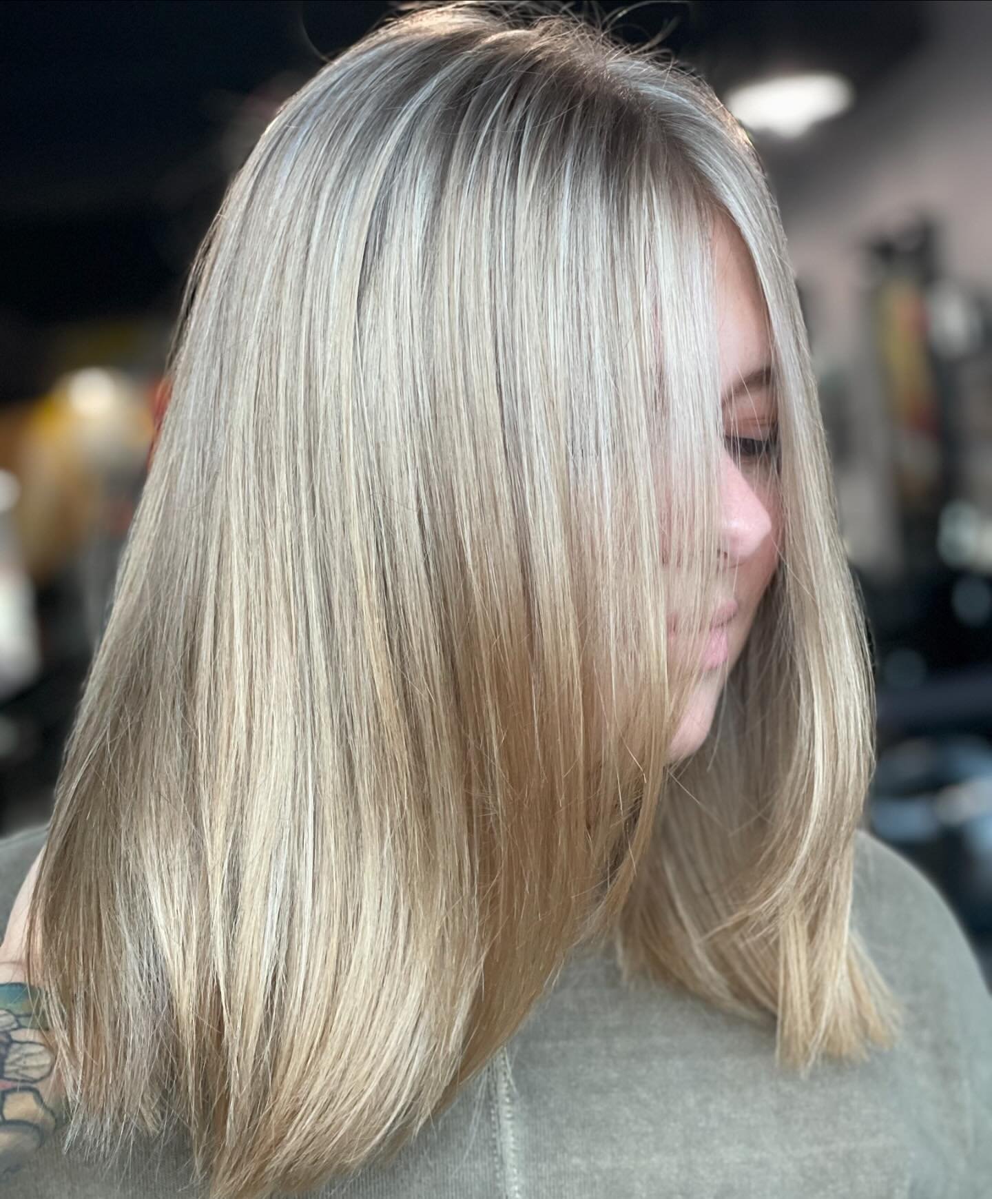 ✨ Blonding Session by @roserunswithscissors ✨

#cthair #ctsalon #ctstylist #ctstylists #cthairsalon #cthairartists #cthairdresser #connecticut #ctbalayage #ctblonde #ctcolorist #balayage #blondehair #blonde #blondehairdontcare