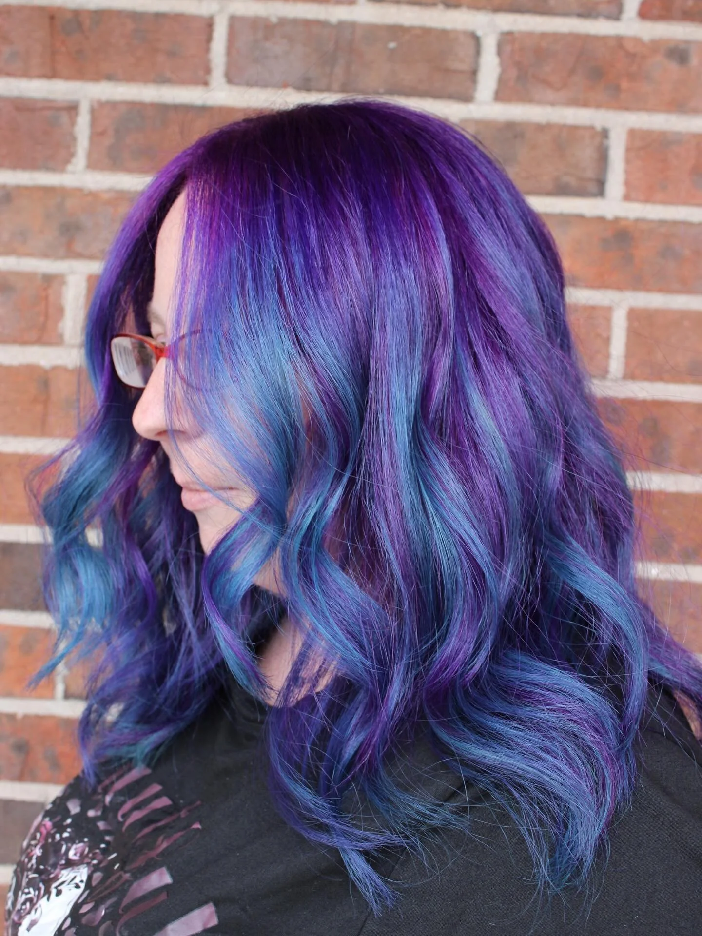 Electric Feel by @roserunswithscissors ⚡️

Just bright, saturated color doing exactly what it&rsquo;s supposed to do.

No soft blends. No muting it down. Just loud, vibrant tones that catch your eye from across the room.

#ctsalon #VividHair #cthair 