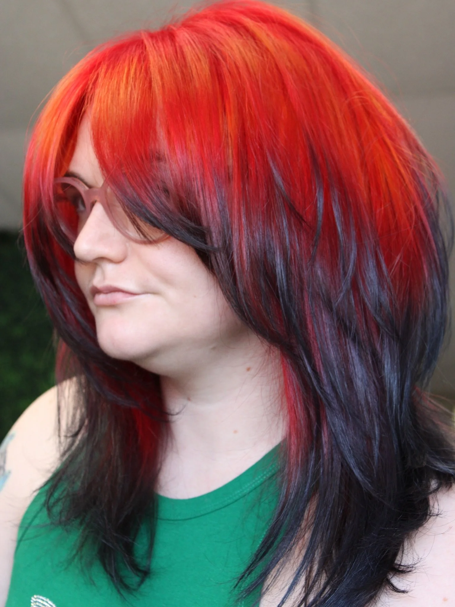 Neon heat by @roserunswithscissors 

Red, orange + black melting together like the whole world&rsquo;s on fire ❤️&zwj;🔥🖤

The kind of color that turns heads before you even walk into the room.

#cthair #ctsalon #ctstylist #ctcolorist #vividhair