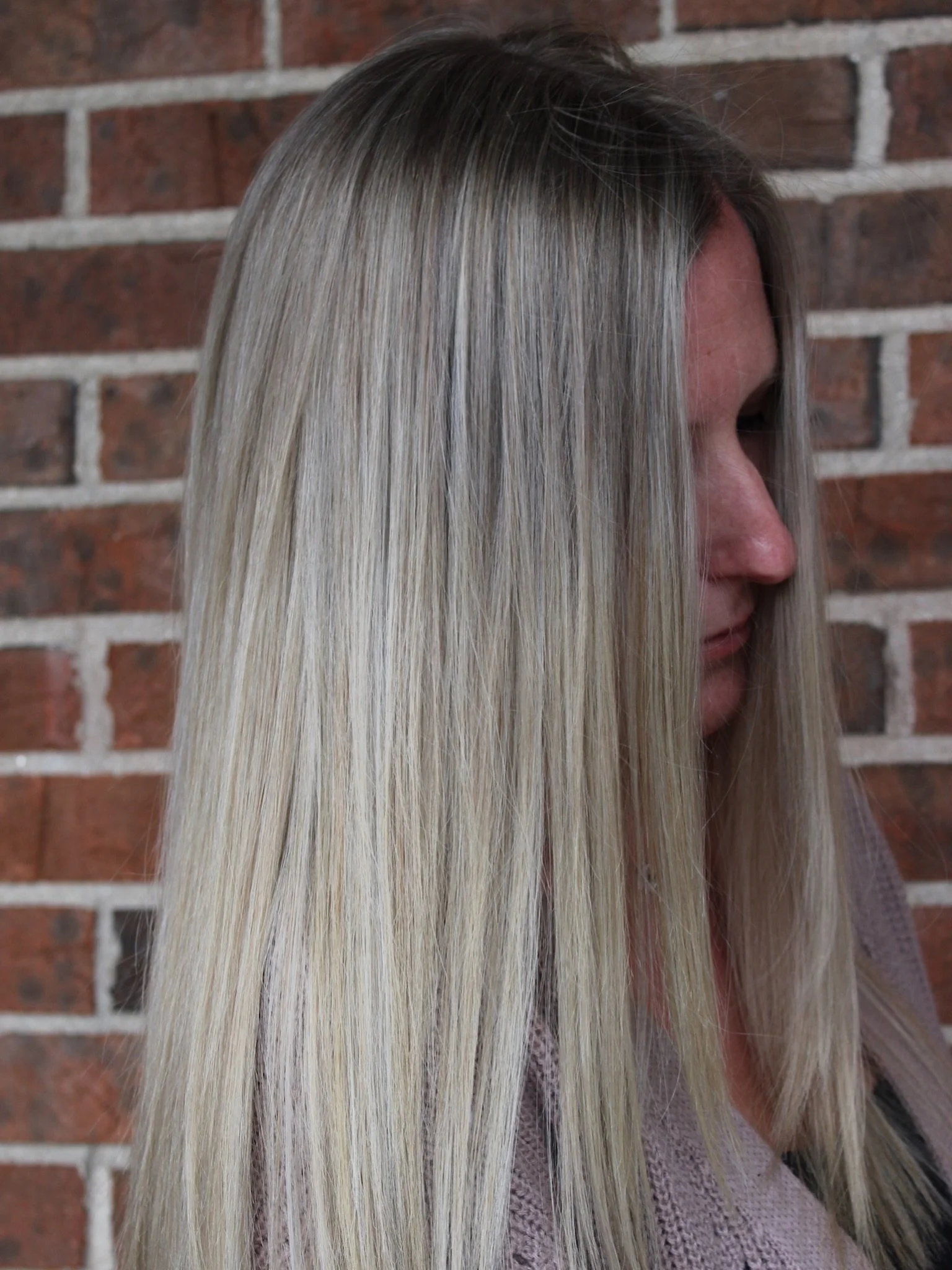 This is what happens when the wind keeps messing with your shot. 🌬️🤍 

Another custom blonding session by @roserunswithscissors gave this beauty a perfectly toned blonde to cool down for summer.