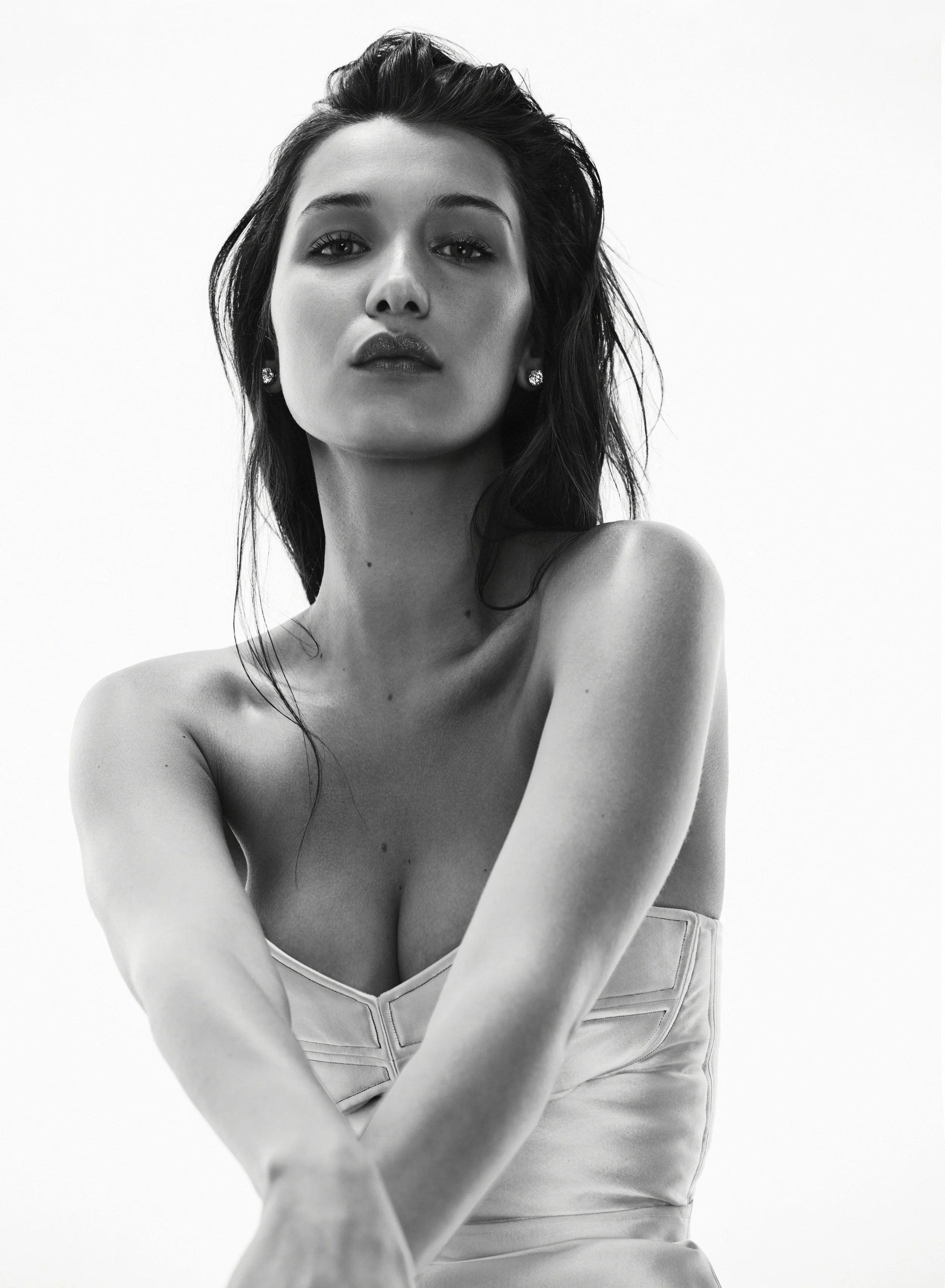 HB Bella Hadid 2V21.jpg