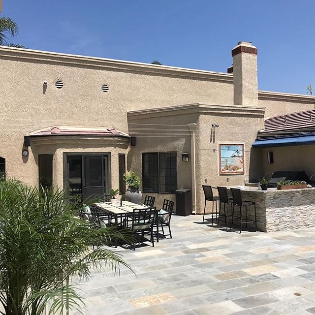 The reason we love what we do is because we allow our customers to utilize almost every part of their patios // backyards // driveways // etc. Look at the difference! From having No shade to shade! 🌓⛱#residential#shades#awnings#slidewireshades#mynt#