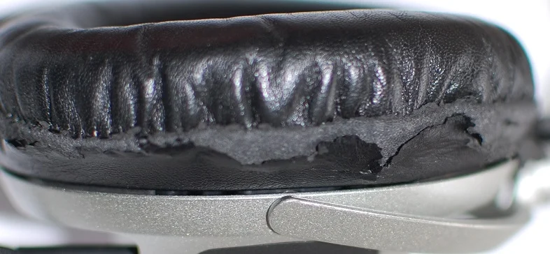 Original Sony MDR-SA5000 earpads after a few good years of use.