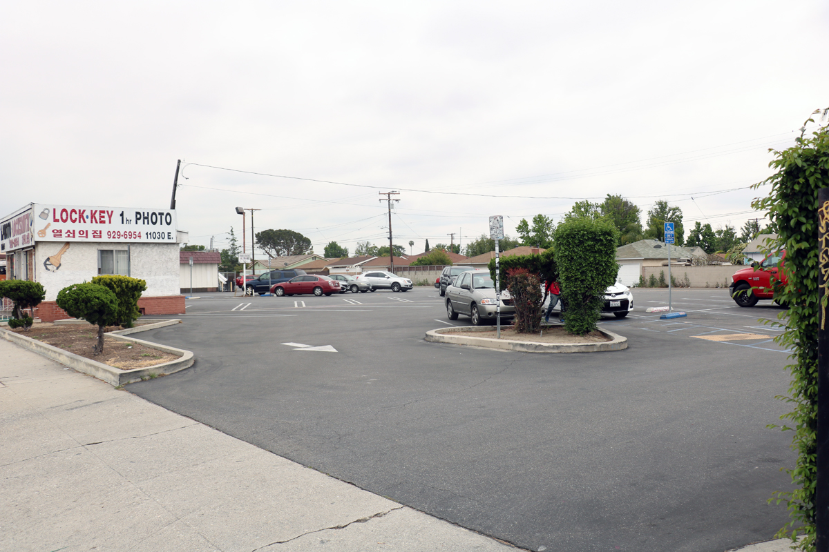 The lot where a proposed recycling center sought to open. Photo by Alex Dominguez