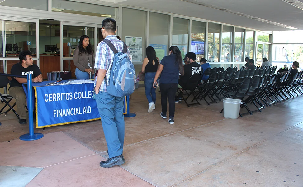 1,800 students sign-up for free college courses