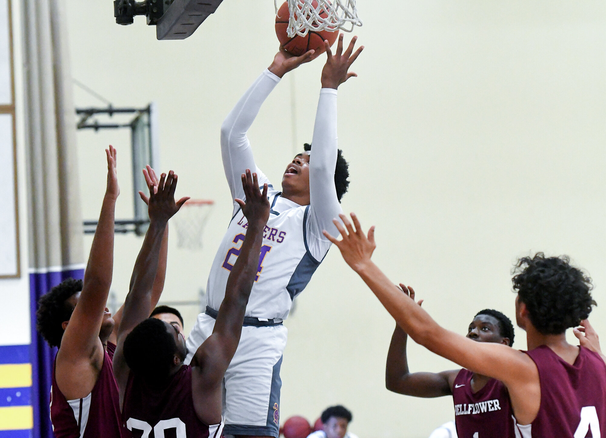 Norwalk, La Mirada have big wins in boys basketball