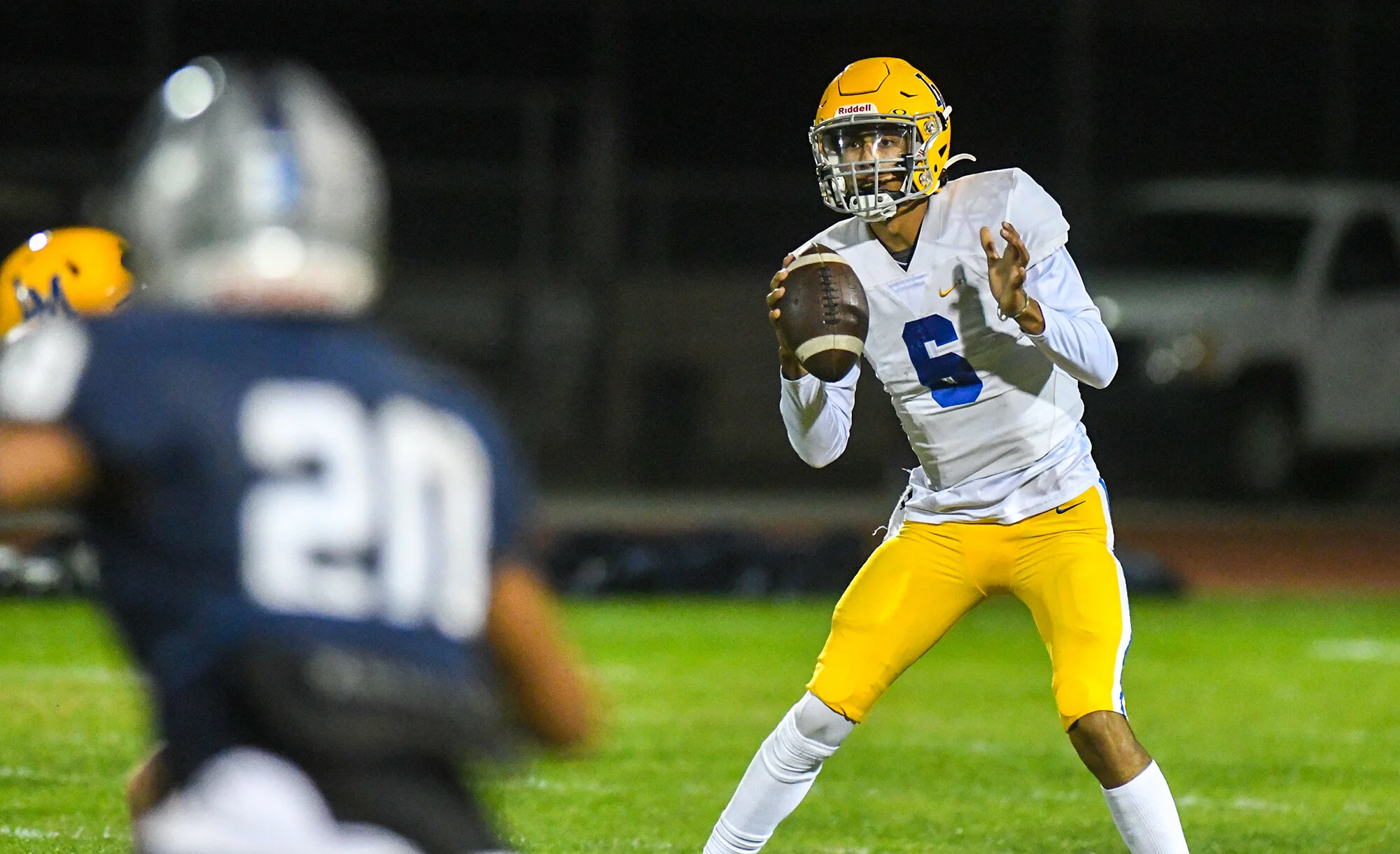 High School Football Roundup: La Mirada falls  to Mayfair, 15-10, in league game