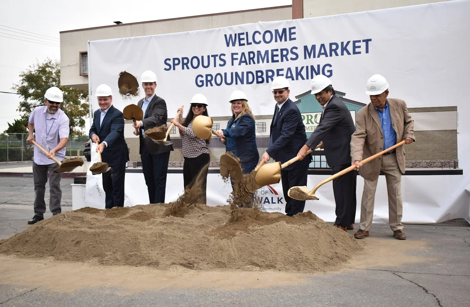 Norwalk celebrates Sprouts’ new grocery store
