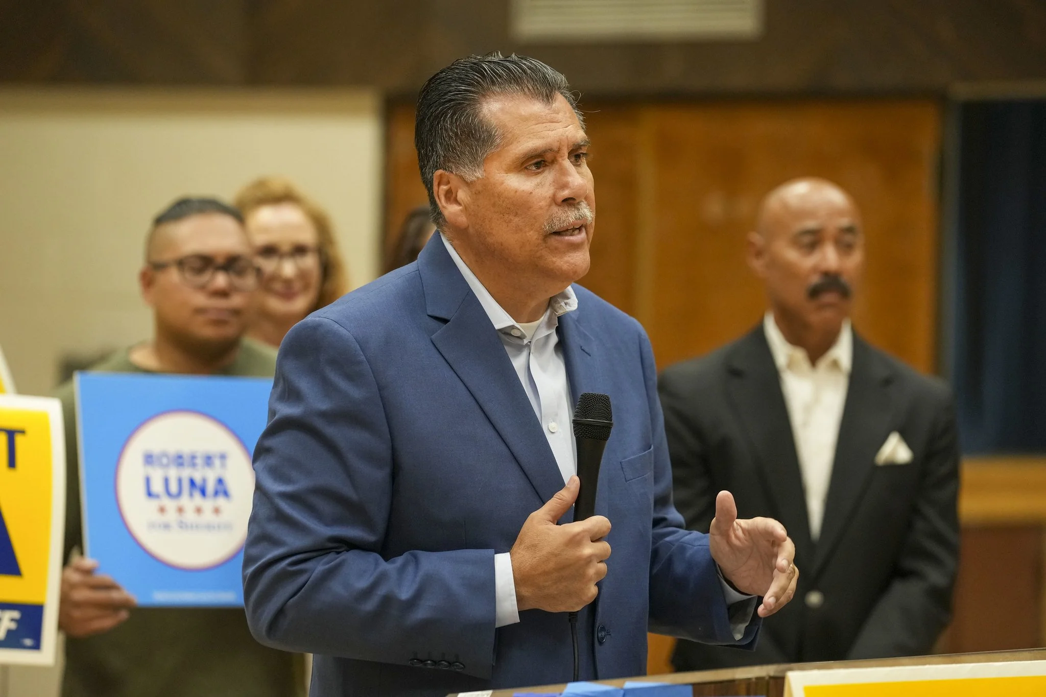 Luna holds leads over Villanueva for L.A. County sheriff