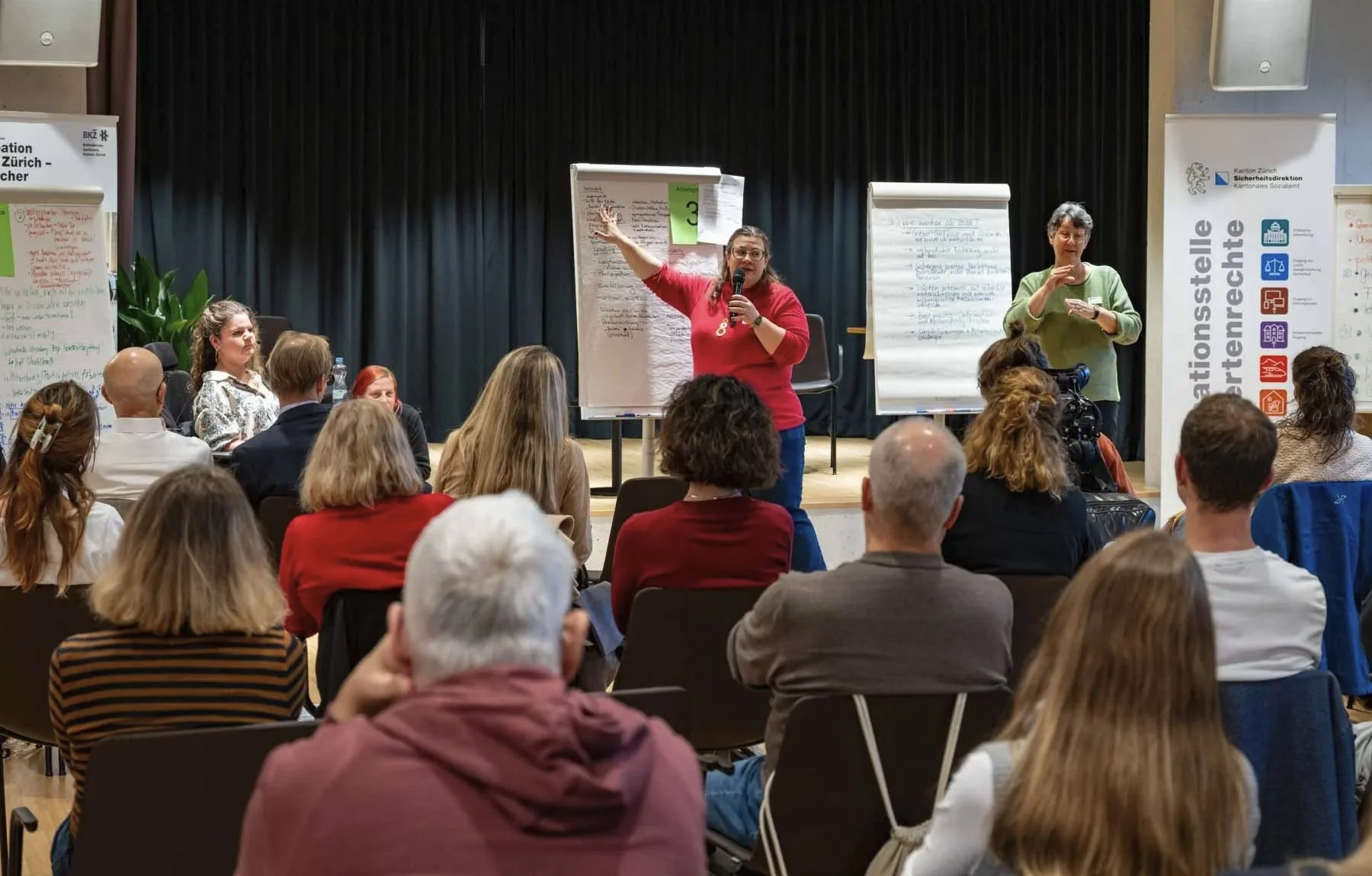 Präsentation der Ergebnisse vor Publikum an der PArtizipationskonferenz des Kantons Zürich - Evenfotografie Martin Ramsauer