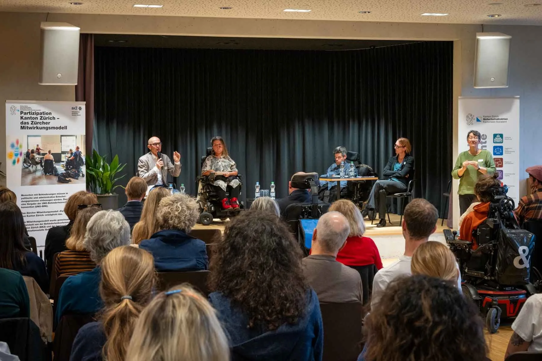 Podiumsdiskussion in Zürich mit Vertretern von Behinderten
