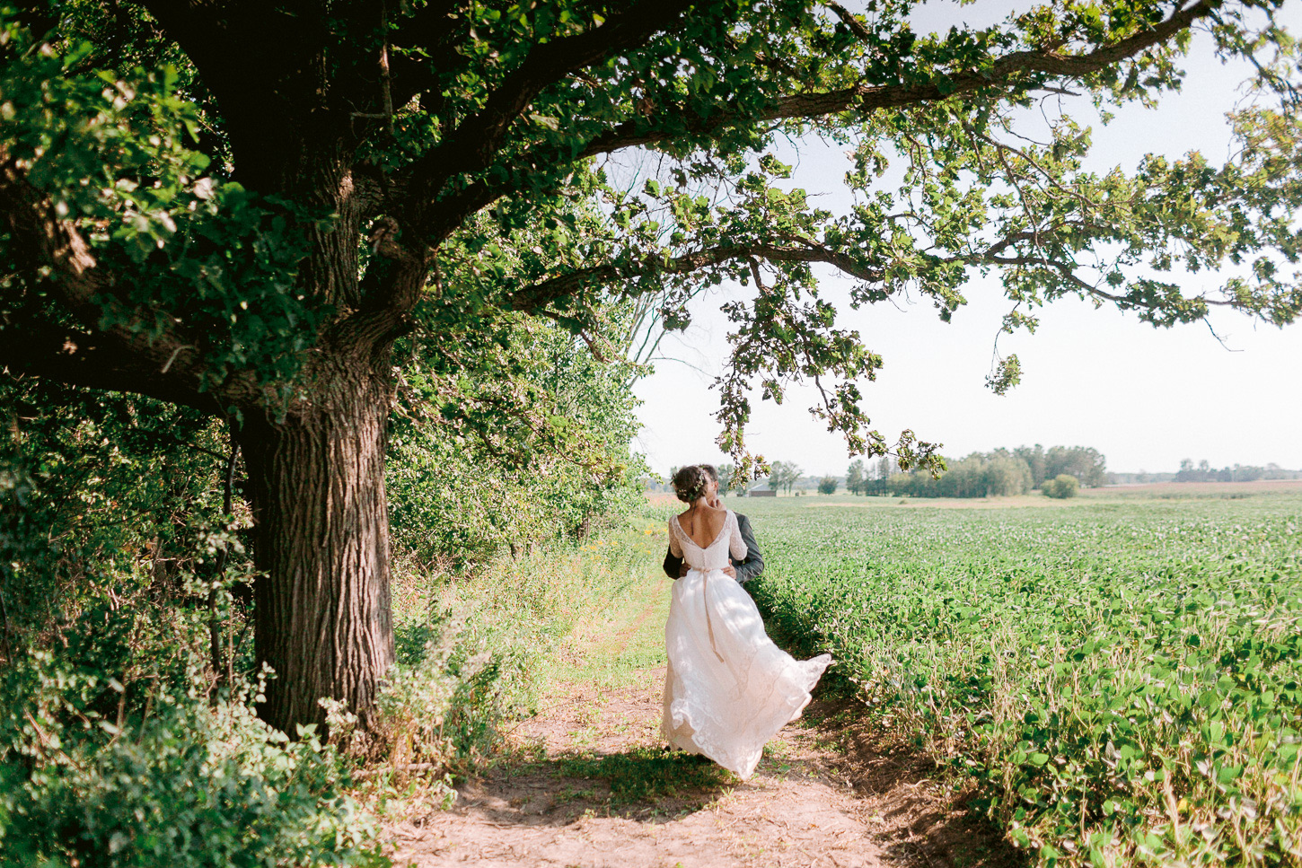 intimate-forest-wedding-minnesota-pinewood-woodlands-house-008.jpg