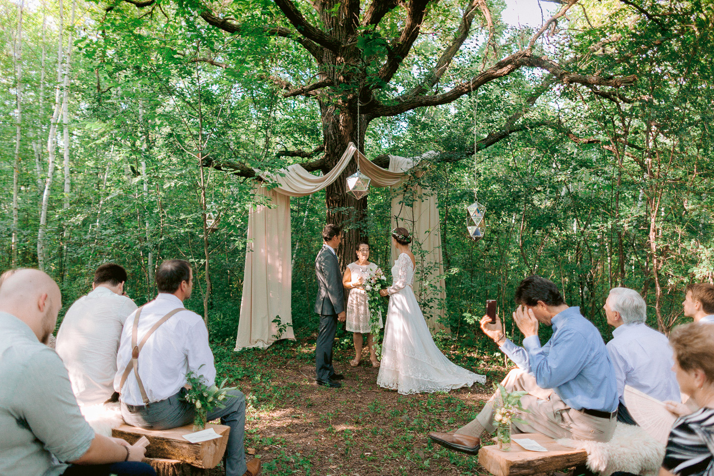 intimate-forest-wedding-minnesota-pinewood-woodlands-house-014.jpg
