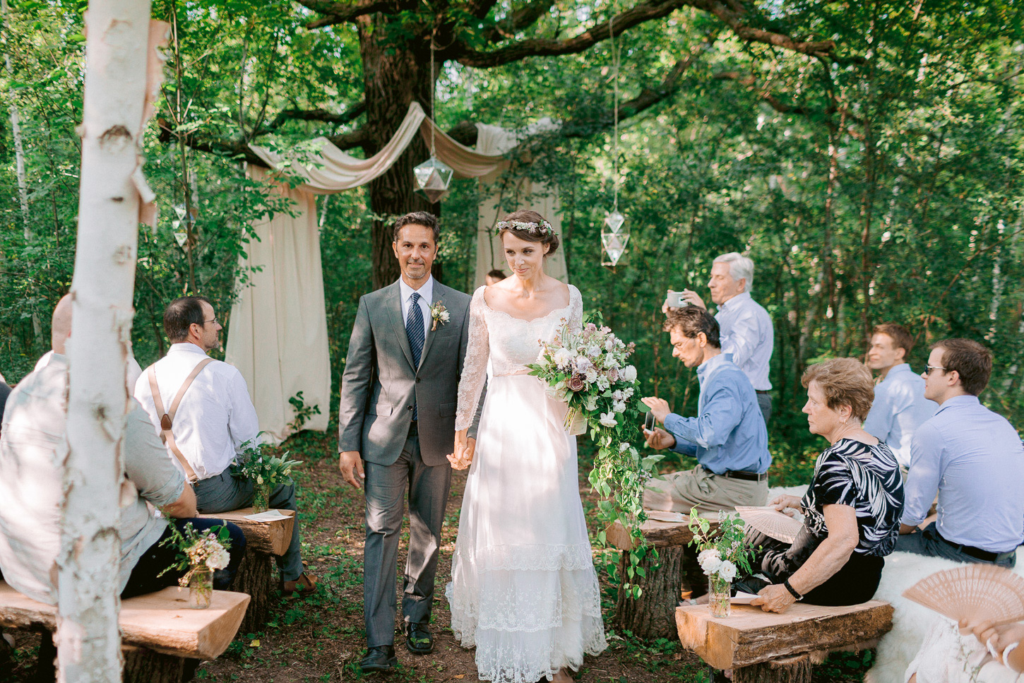 intimate-forest-wedding-minnesota-pinewood-woodlands-house-017.jpg