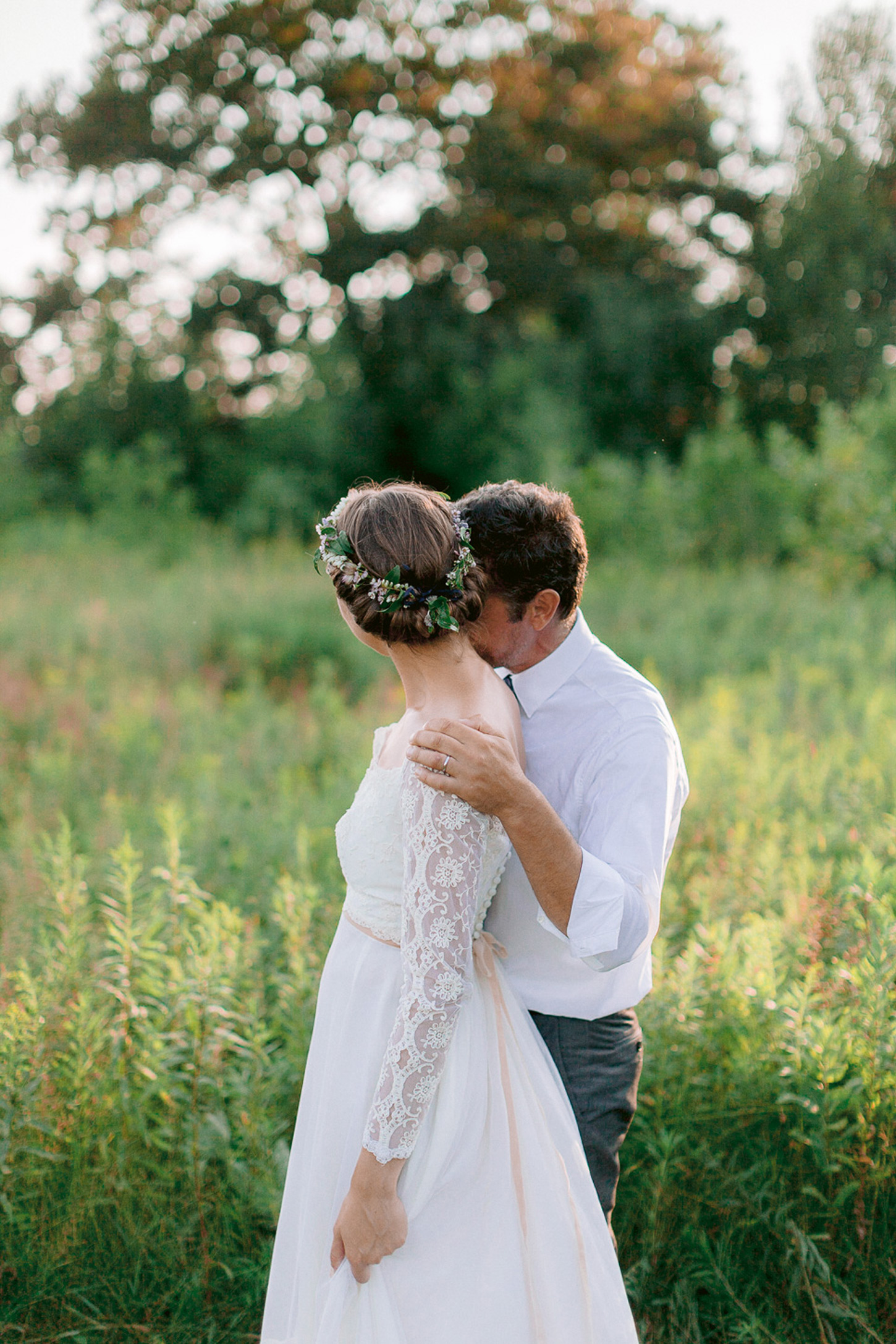 intimate-forest-wedding-minnesota-pinewood-woodlands-house-033.jpg