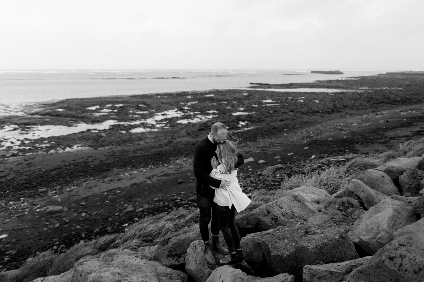 iceland-engagement-photos-black-sand-beach-007.jpg