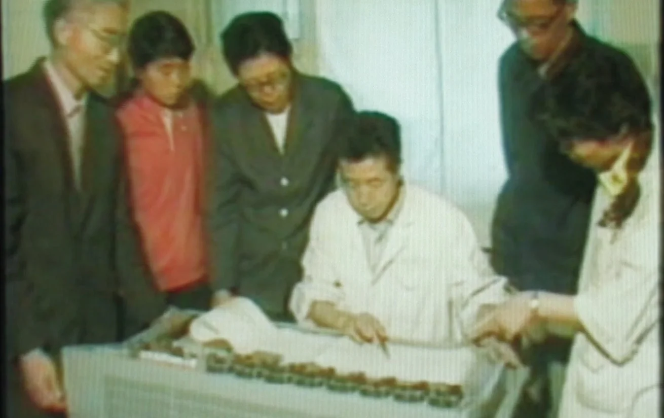 Unveröffentlichte Aufnahmen des chinesischen Militärs über Forschung zu Telepathie, Telekinese oder anderen übernatürlichen Fähigkeiten.