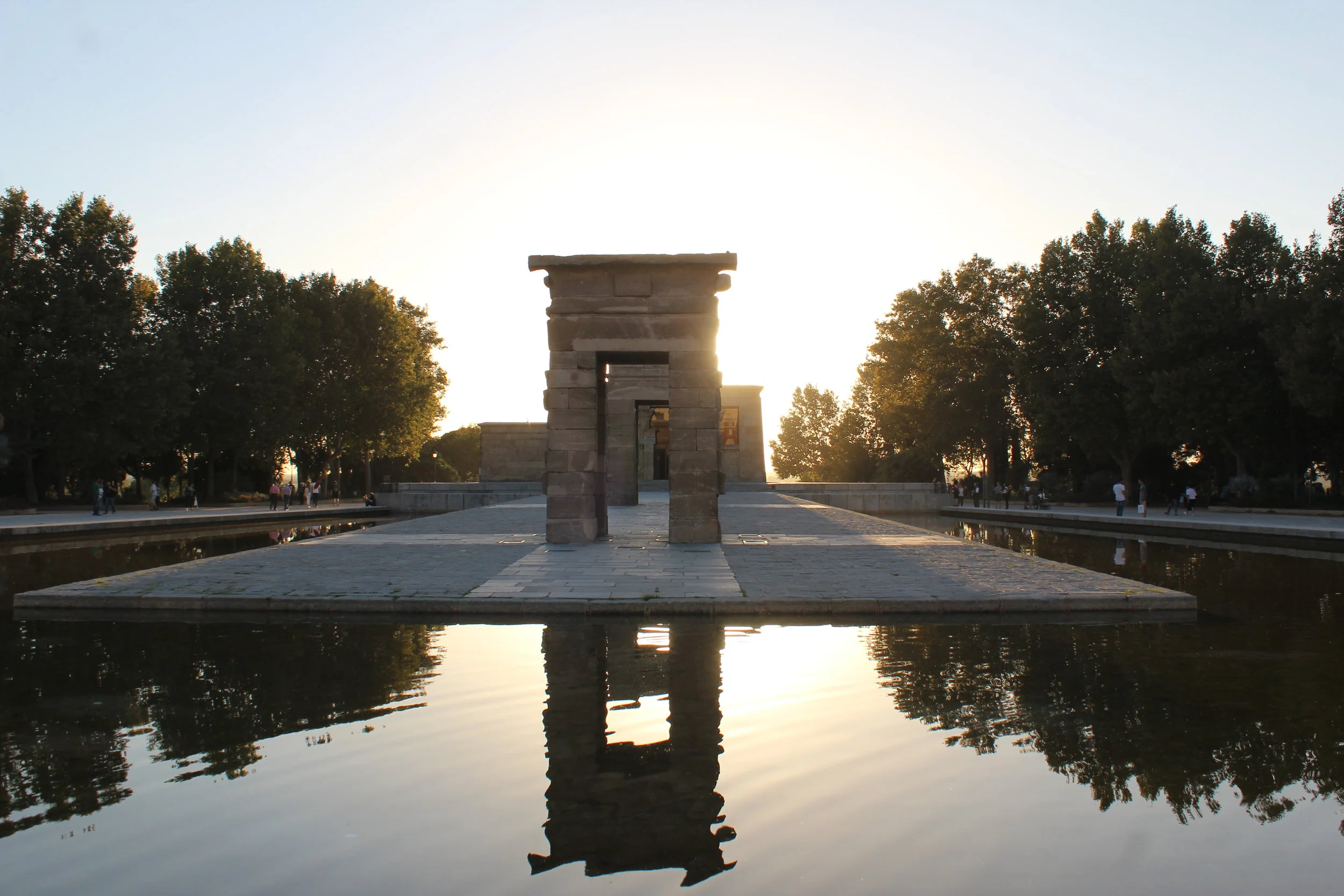 Templo_de_Debod_Madrid_Summer_Sunset.jpg