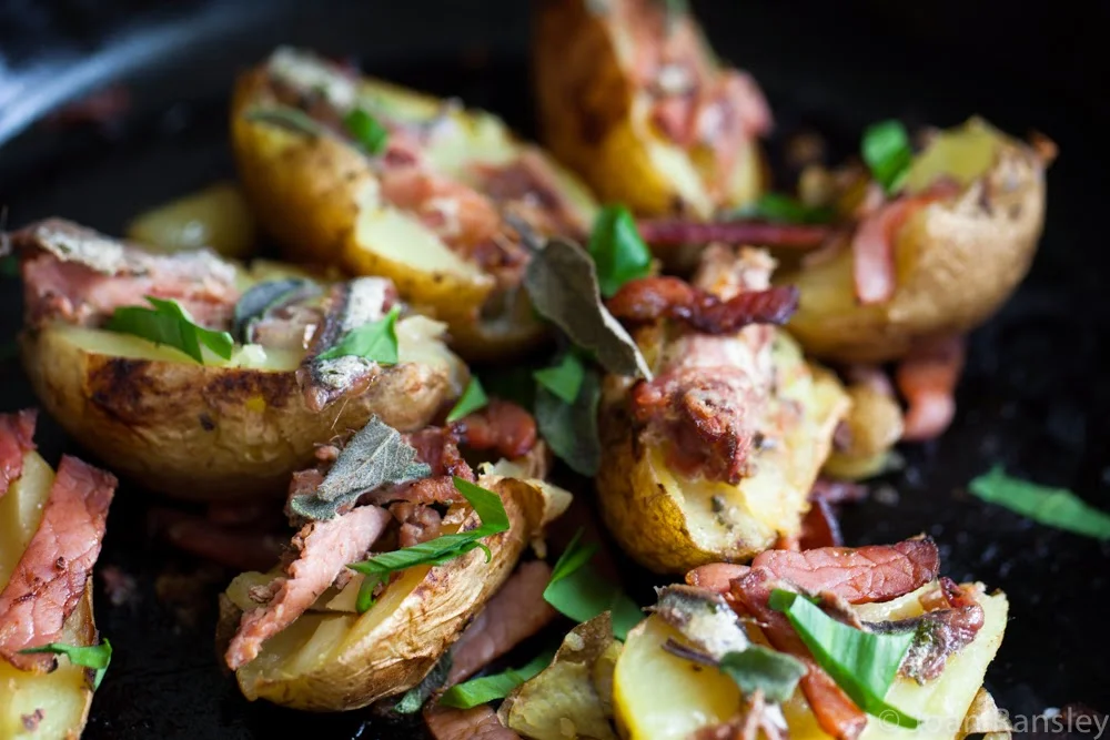 Baked potatoes with bacon, anchovies and wild garlic