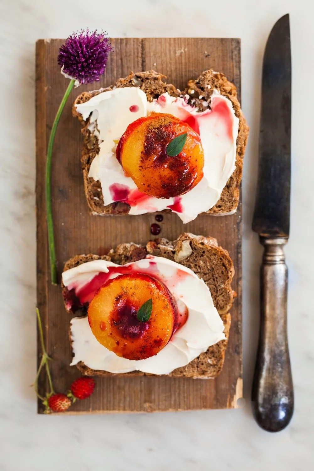 Baked cinnamon plums with Mascarpone on walnut toast