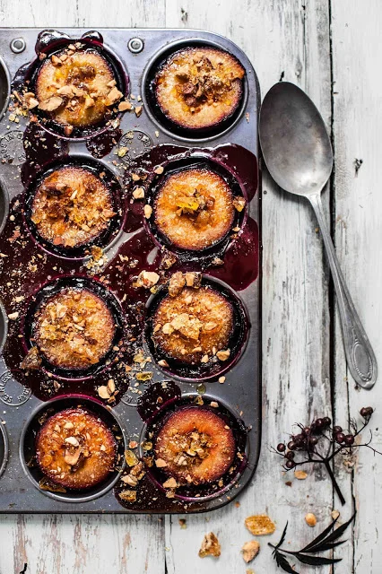 Baked plums with elderberry honey