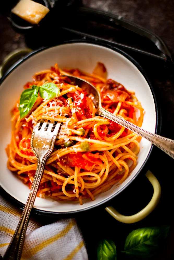 Spaghetti with tomato sauce 